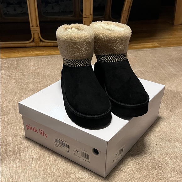 Pink Lily Payton Black Platform Boots, New! - Picture 3 of 12